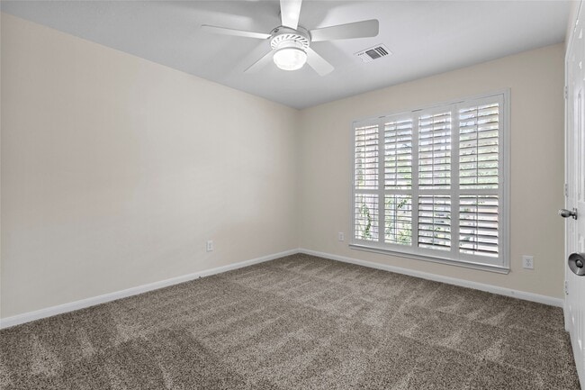 Building Photo - 11403 Lakewood Cove