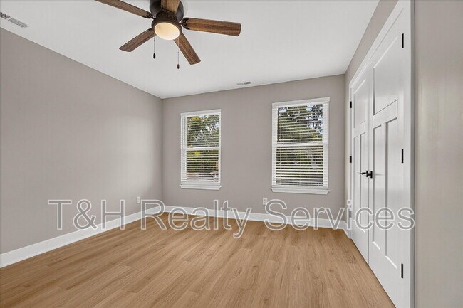 Building Photo - 623 W 39th St