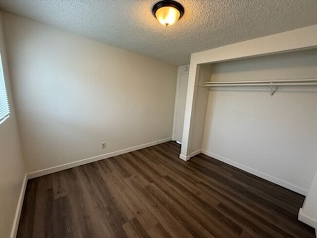 Building Photo - Alley Access 2 Bedroom with Bonus Room