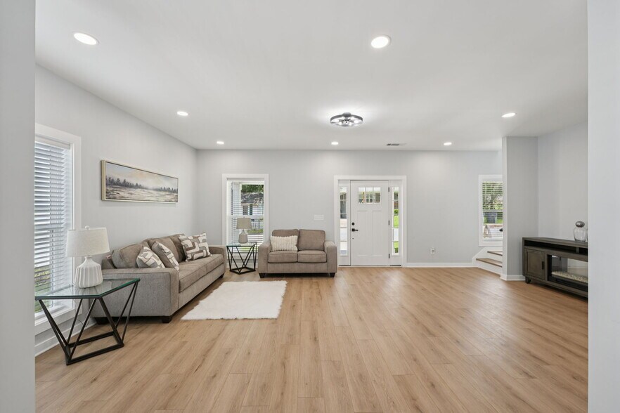 Building Photo - 3189 Jackson St