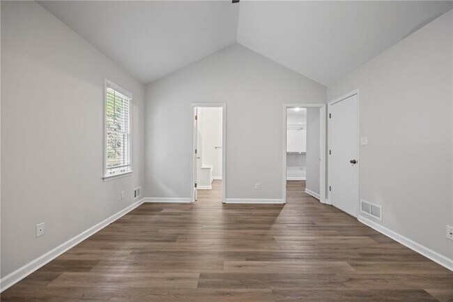 Building Photo - 410 Hickory Walk
