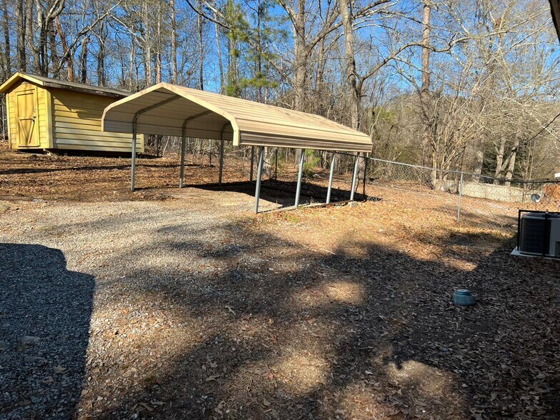 Car Port - 207 Herbert St