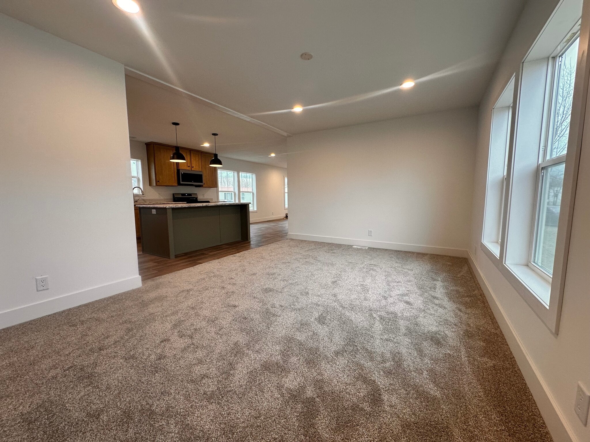 Building Photo - 15 Cavalier St N