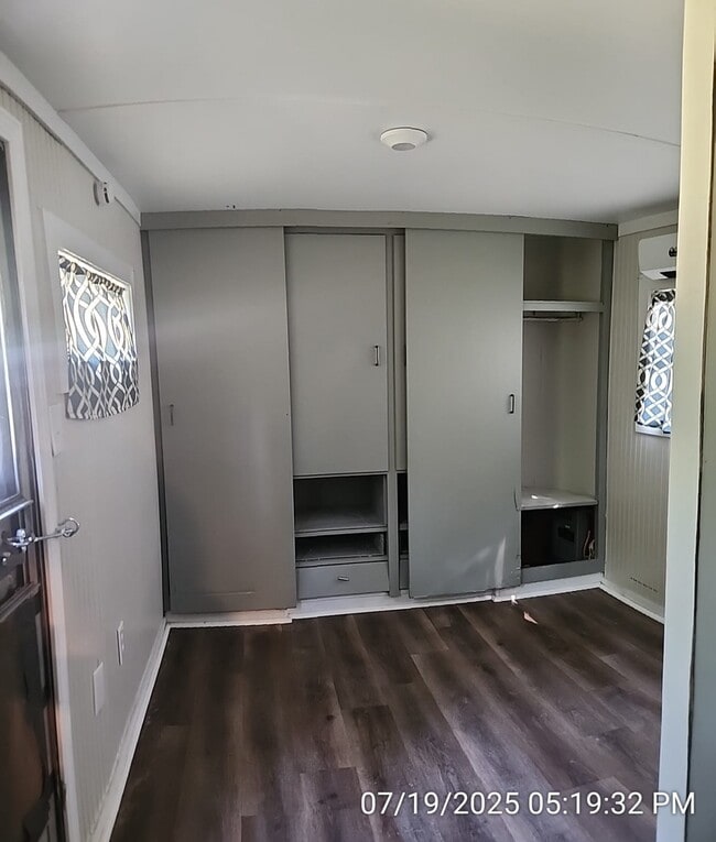 Building Photo - 58 Robinson Ln