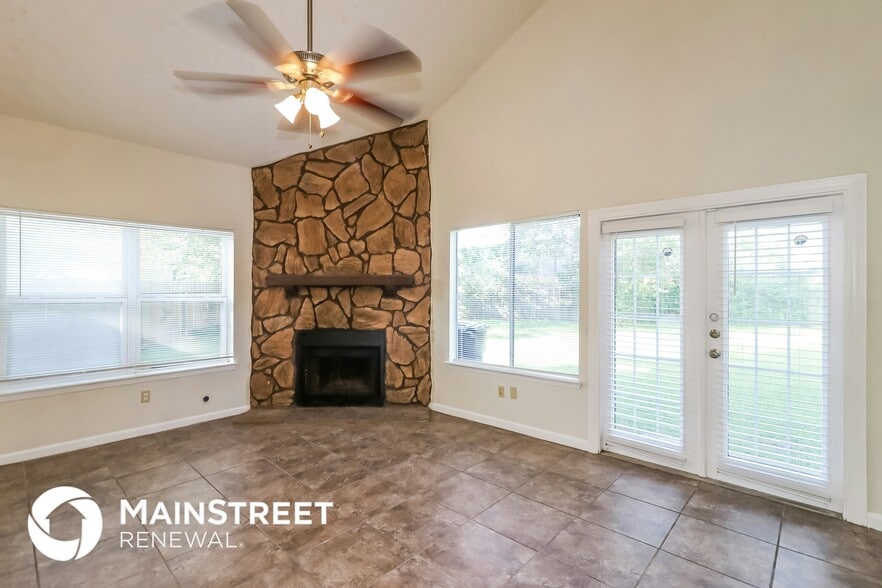 Building Photo - 15703 Baybriar Dr