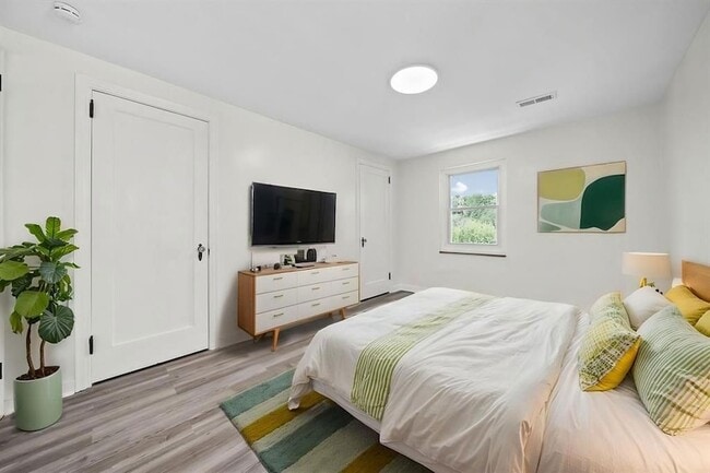 Building Photo - 363 Olancha Ave