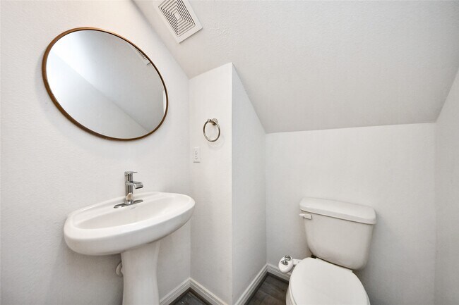 Building Photo - 1524 Ojeman Rd