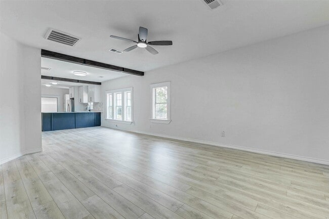 Building Photo - 10910 Maple Leaf St