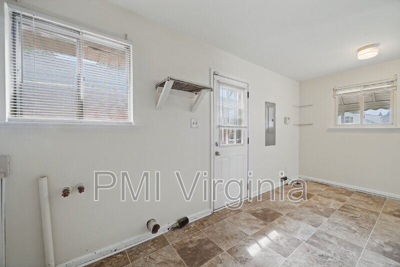 Building Photo - 430 Greenbriar Ave