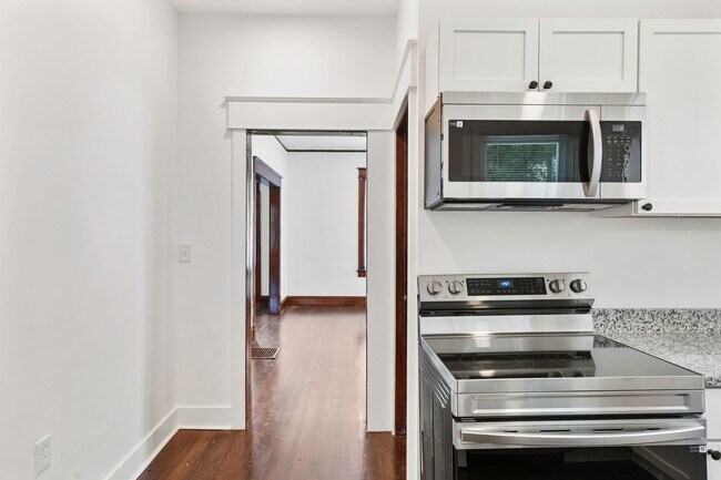 Building Photo - Charming 3-Bedroom Home with Spacious Layo...