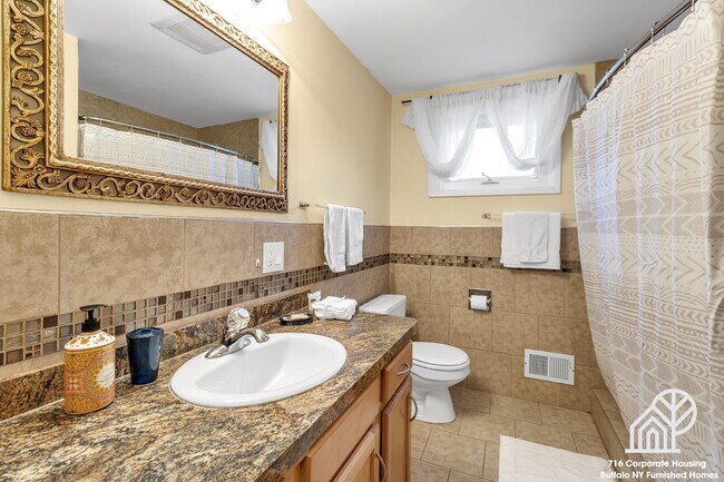 Building Photo - Furnished 2-Bedroom Apartment in Cheektowaga