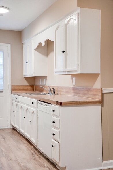 Building Photo - 1188 Meadowview Dr