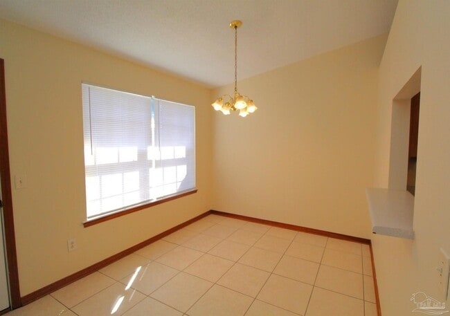 Building Photo - 3355 Green Briar Cir