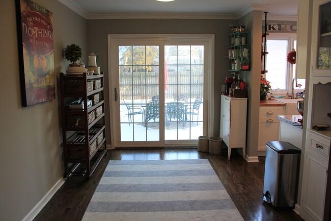 Building Photo - 616 Greenview Pl