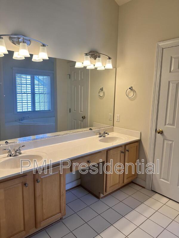 Building Photo - 1213 Hawkins Wood Cir