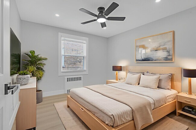 Building Photo - 2712 W Balmoral Ave