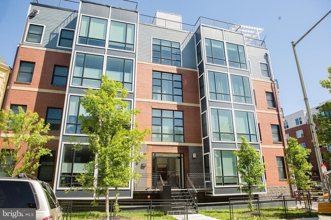 Building Photo - 340 Adams St NE