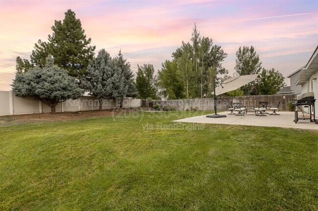 Building Photo - 879 N Traquair Pl
