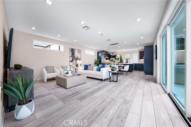 Building Photo - 130 Chorus