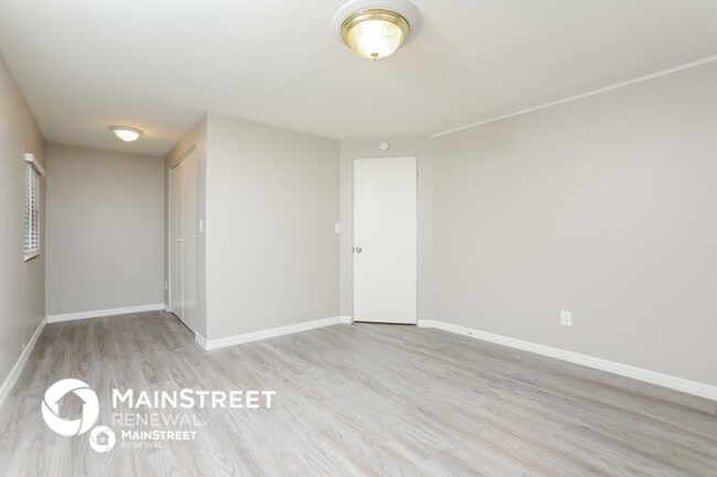 Building Photo - 2120 Rogers Ave