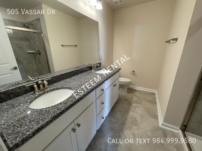Building Photo - 505 Vassar Dr