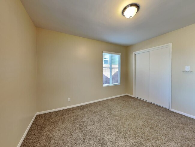 Building Photo - 10757 Valley View Ave