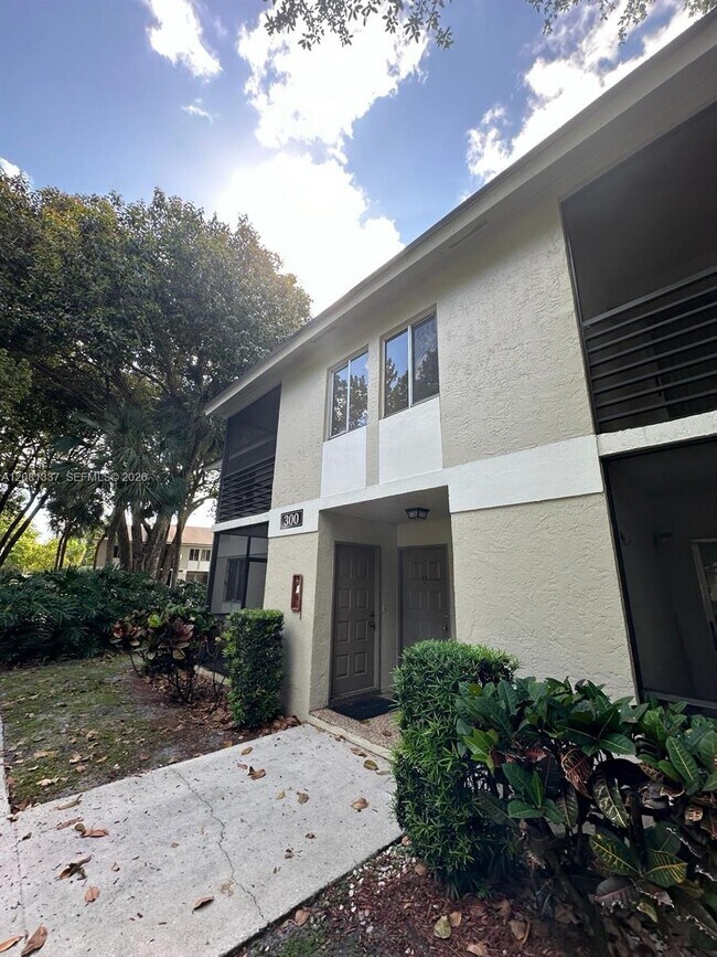 Building Photo - 300 Gardens Dr