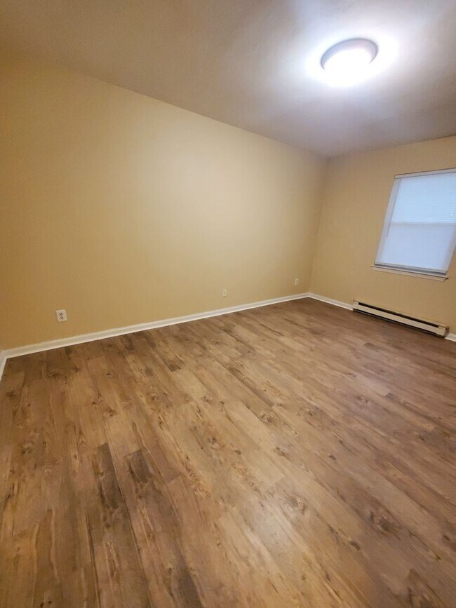 Building Photo - Must See Two Bedroom in Central Norfolk