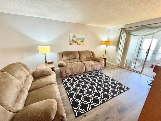 Building Photo - 3064 Lake Bayshore Dr