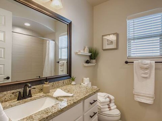 Building Photo - Beautiful East side House 3 Bed
