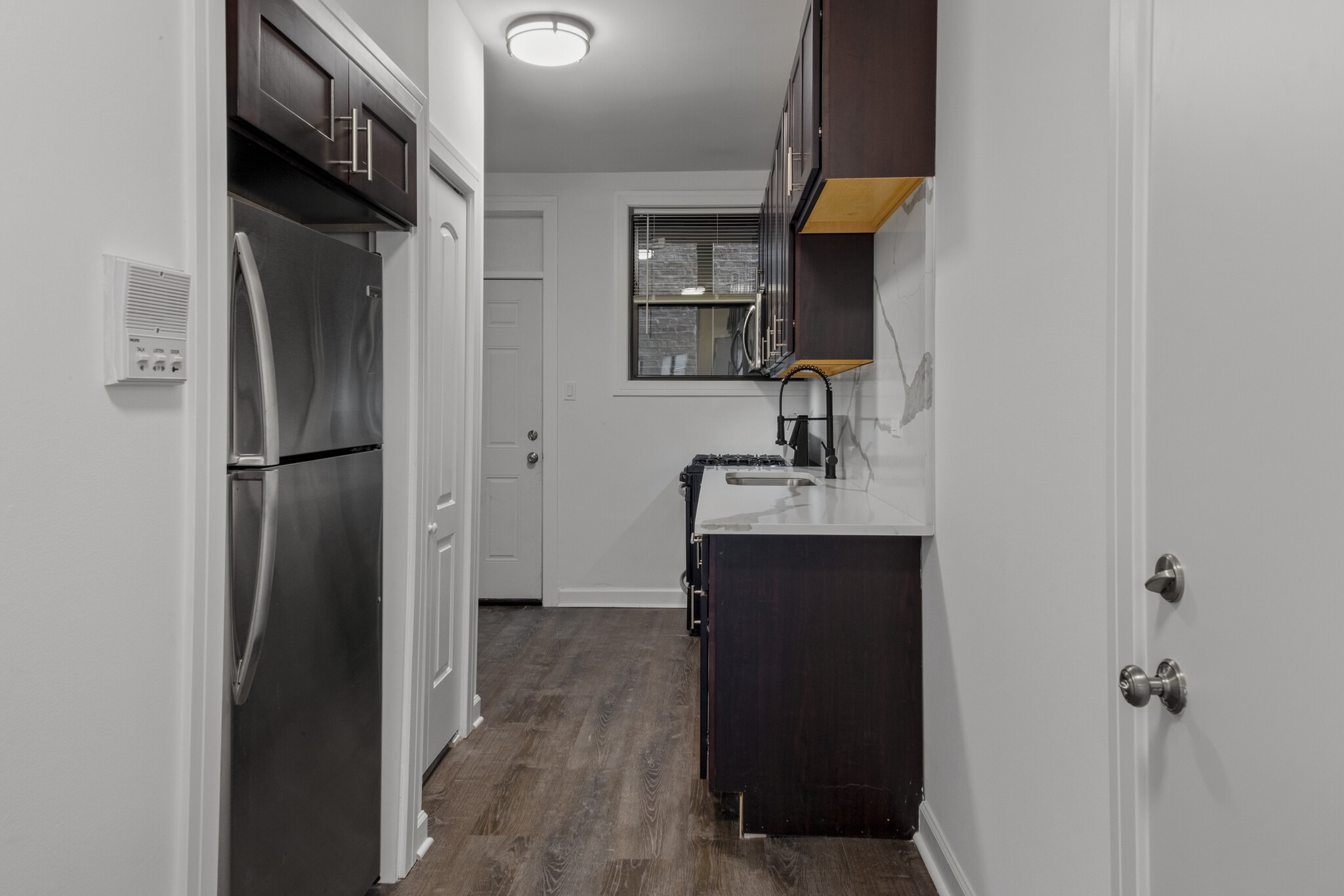 Building Photo - 1904 N Whipple St