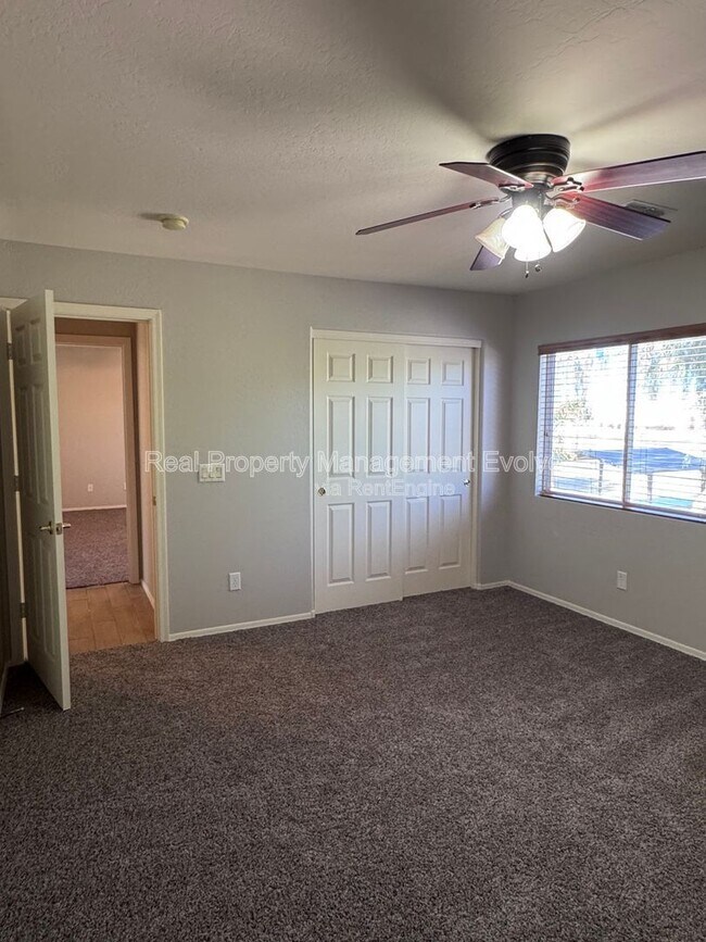 Building Photo - 10426 E Dolphin Ave