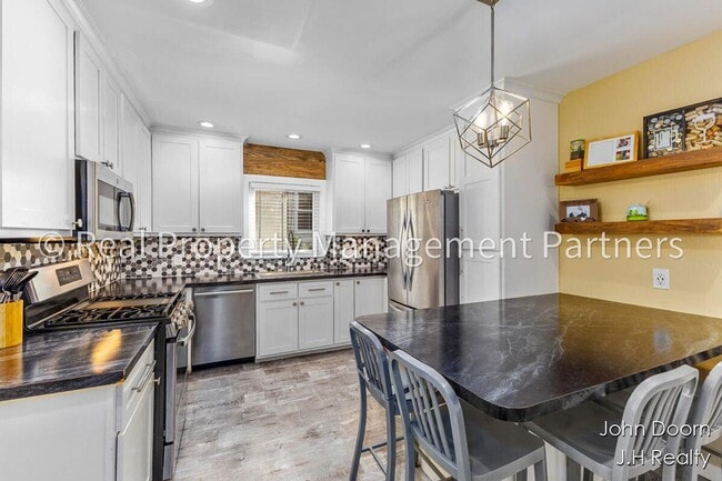 Building Photo - Spacious 3-Bedroom Home in Alger Heights –...