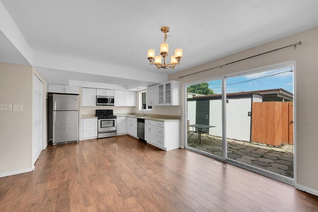 Building Photo - $2,550.00 - 4 Bedrooms, 2.5 Bathroom, Town...