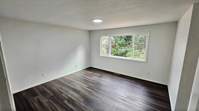 Building Photo - Welcome to this beautifully remodeled 3-be...