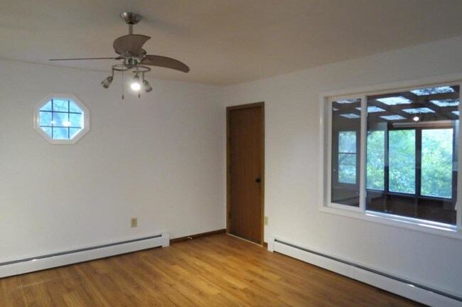 Building Photo - 722 Highland