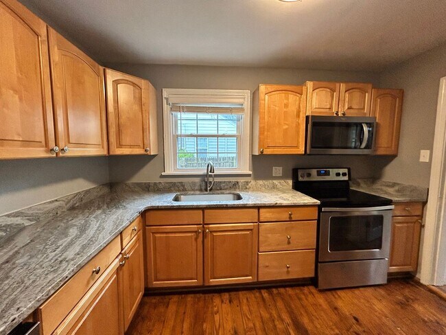 Building Photo - 1124 Bridle Ln