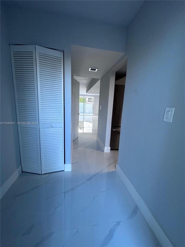 Building Photo - 3820 W 9th Way