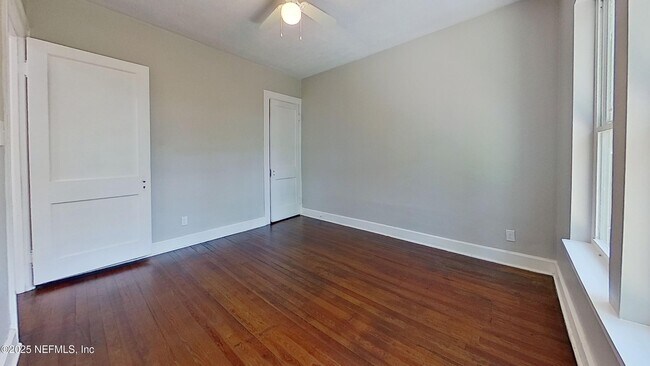 Building Photo - 257 E 47th St