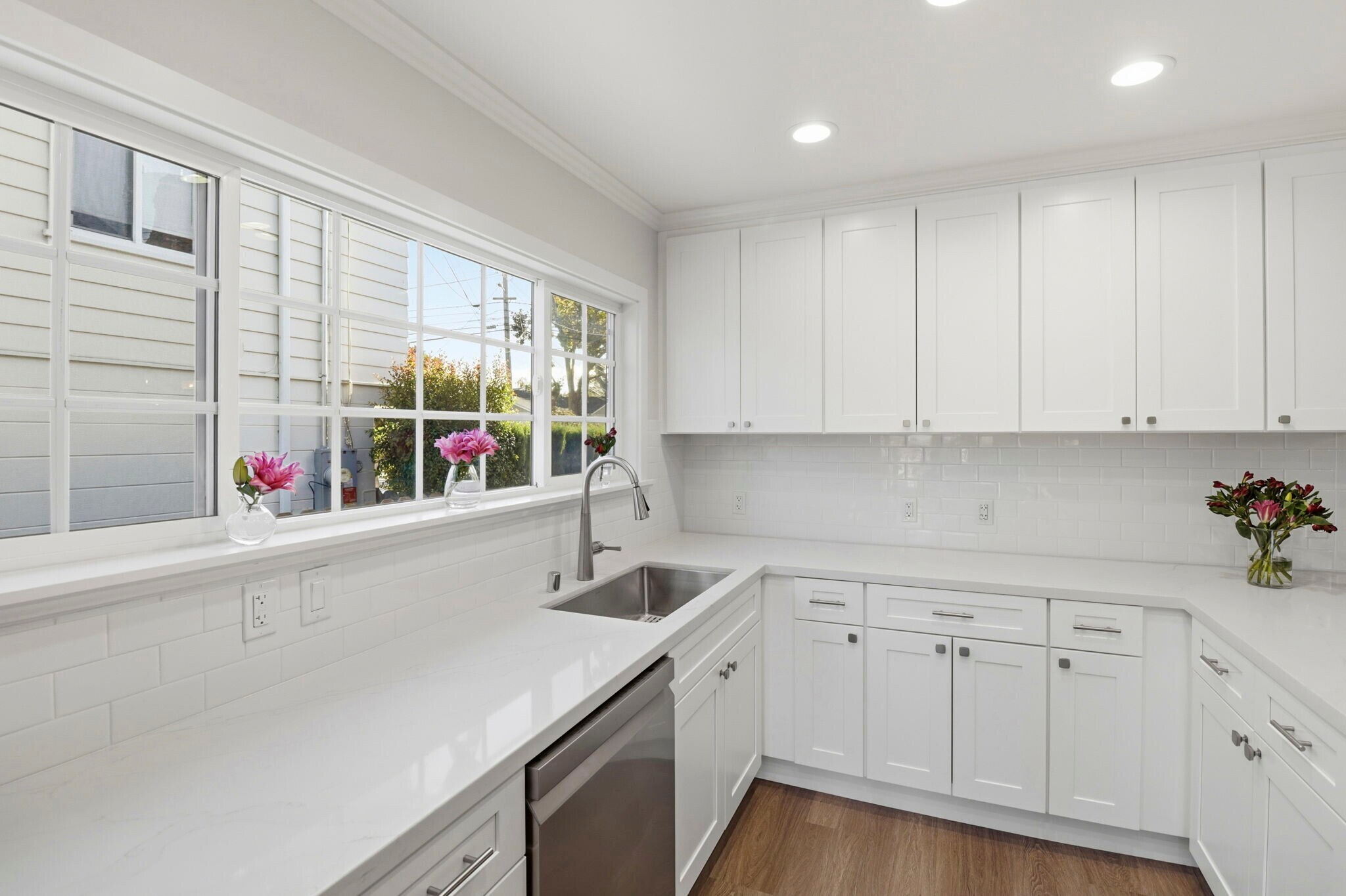 Building Photo - 740 Laurel Ave