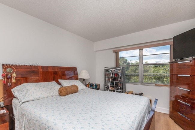 Building Photo - 500 SW 130th Terrace