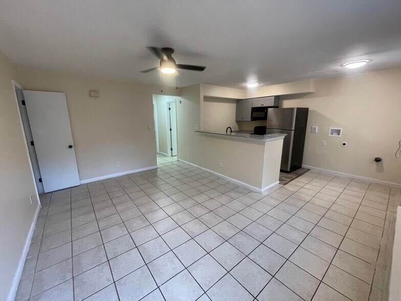 Primary Photo - 7438 Fenner St