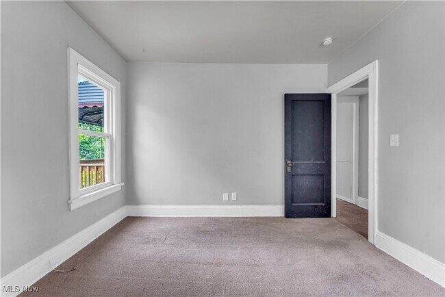 Building Photo - 862 Greyton Rd