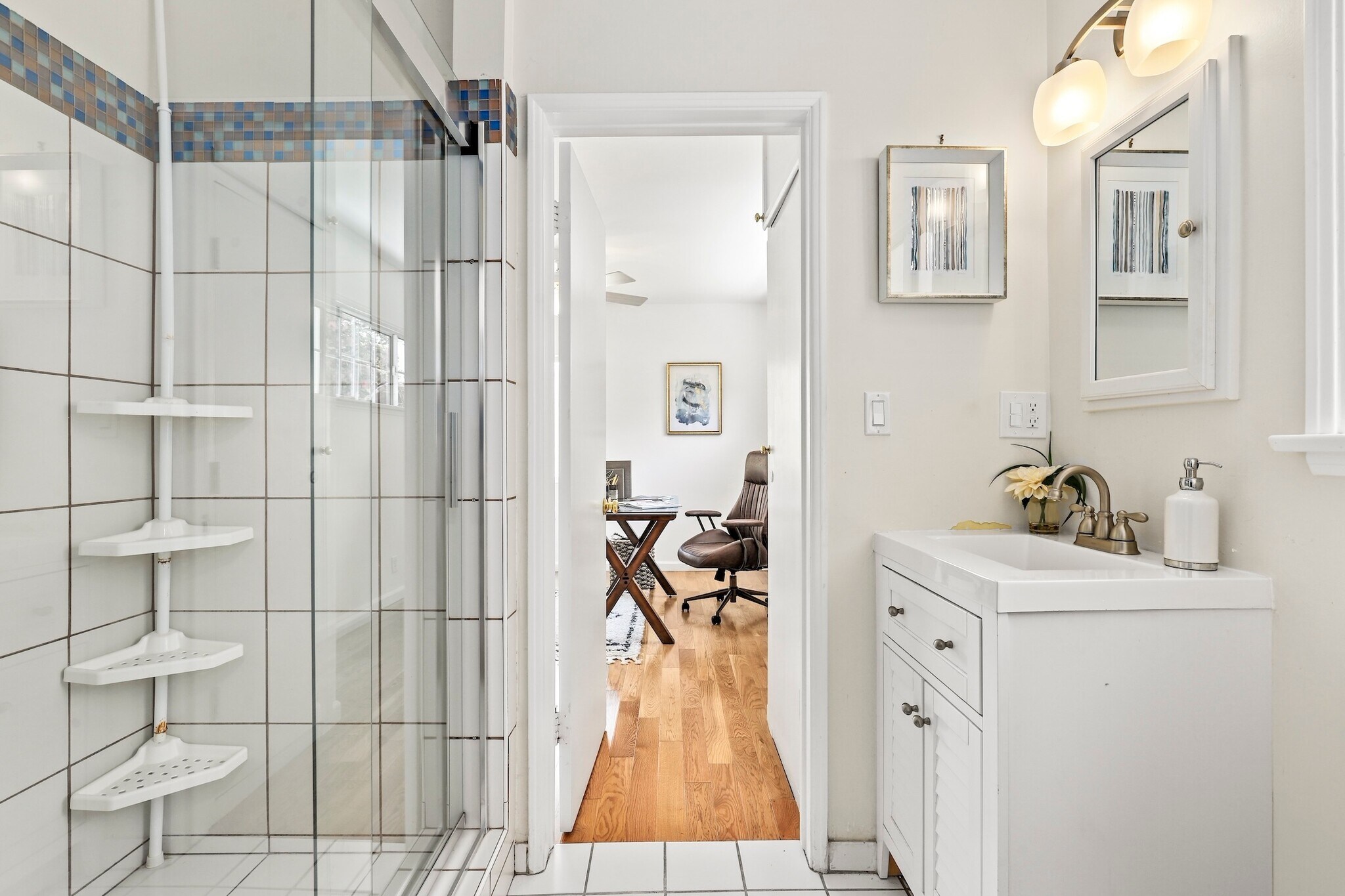 Building Photo - 1024 Hamline Pl