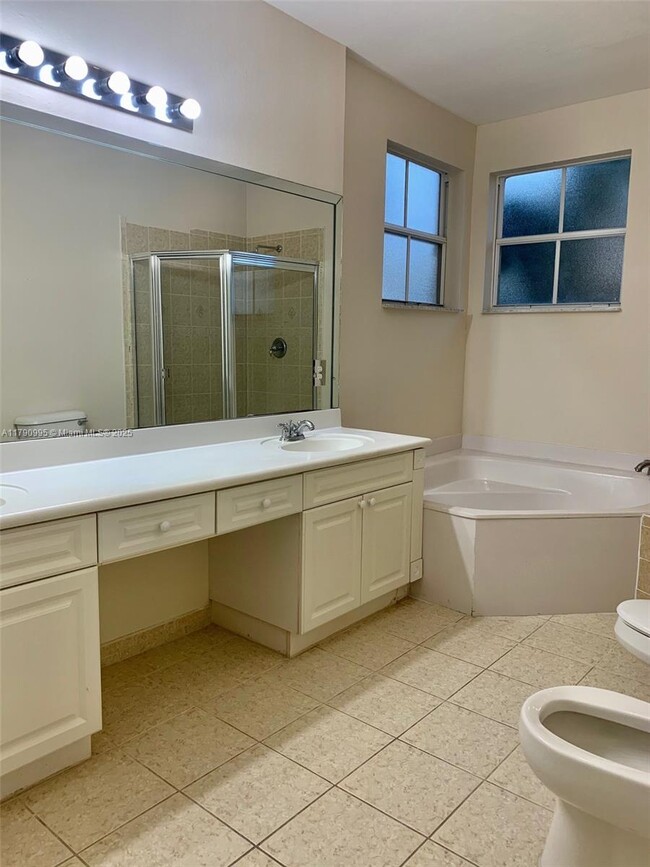 Building Photo - 8219 SW 165th Ct
