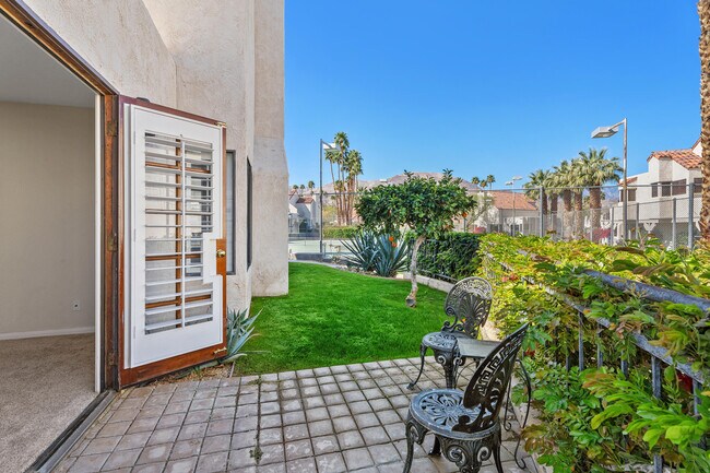 Building Photo - 73322 Shadow Mountain Dr