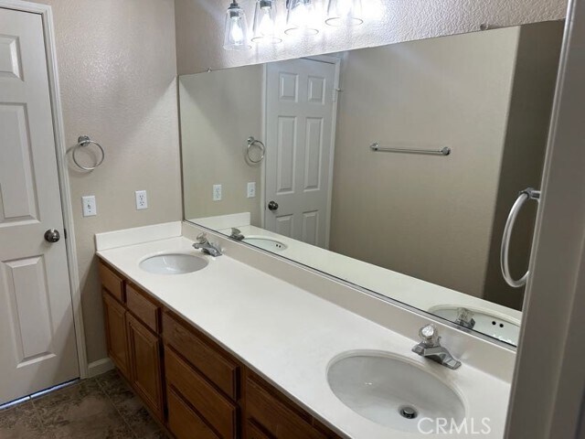 Building Photo - 43644 Savona St