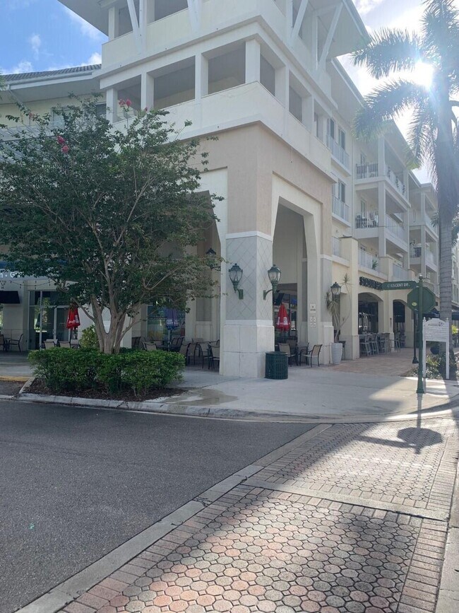 Building Photo - 1203 Town Center Dr