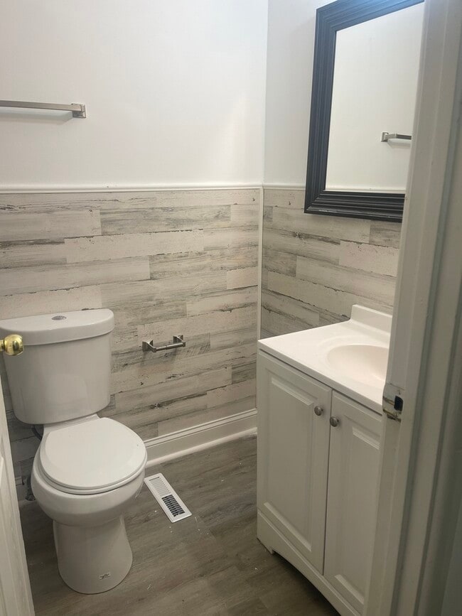 Building Photo - 10445 Austin Ave