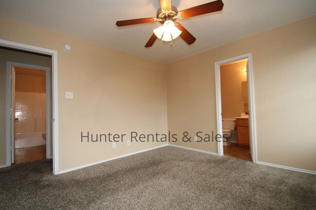 Building Photo - Conveniently Located!!!